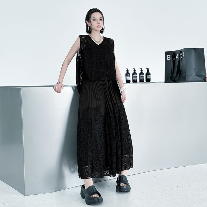 Pleated Maxi A-Line Skirt with Lace Panel and High Waist