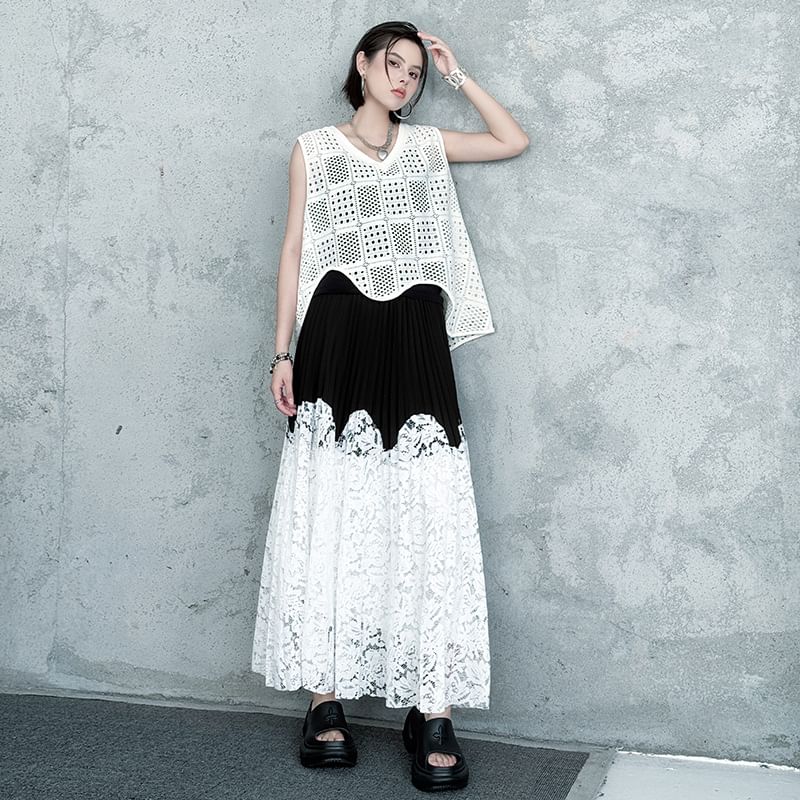 Pleated Maxi A-Line Skirt with Lace Panel and High Waist