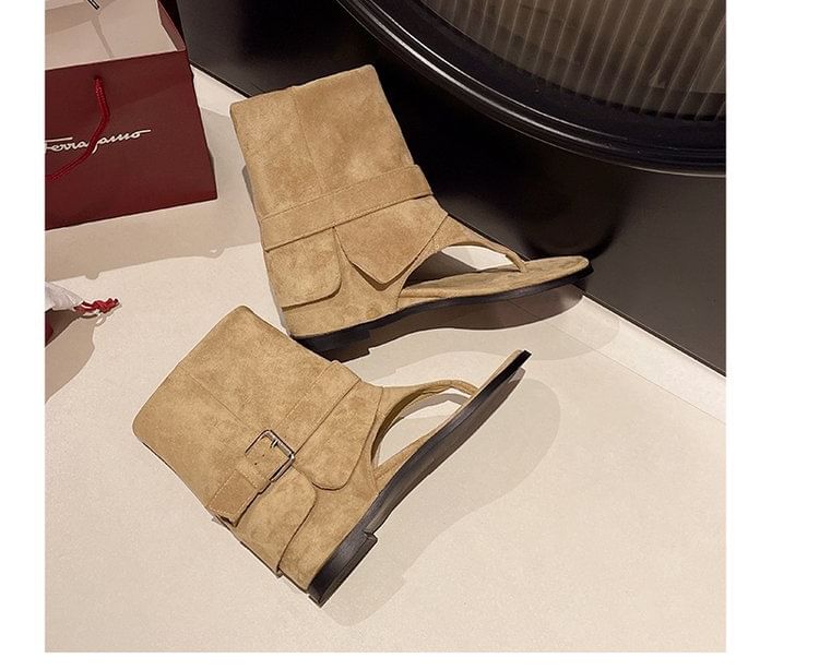 Buckled Boots Flop Flip Short