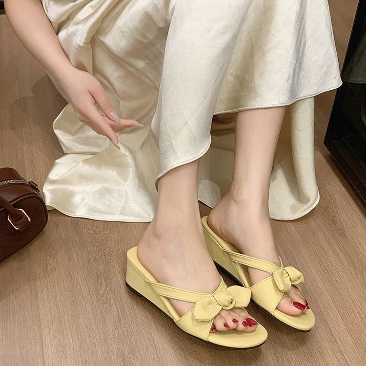 Heel Low Twisted Sandals