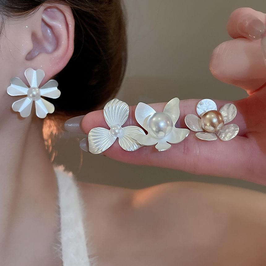 Stud Pearl Faux Earring Flower