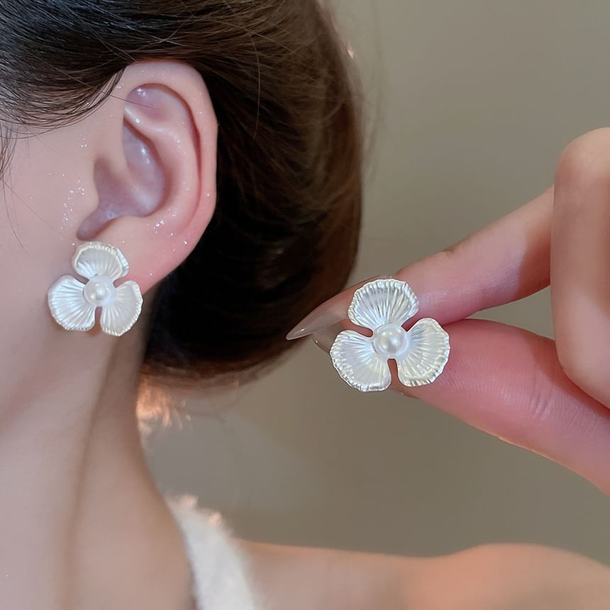 Stud Pearl Faux Earring Flower