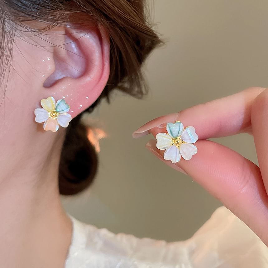 Faux Pearl Flower Stud Shell Earring