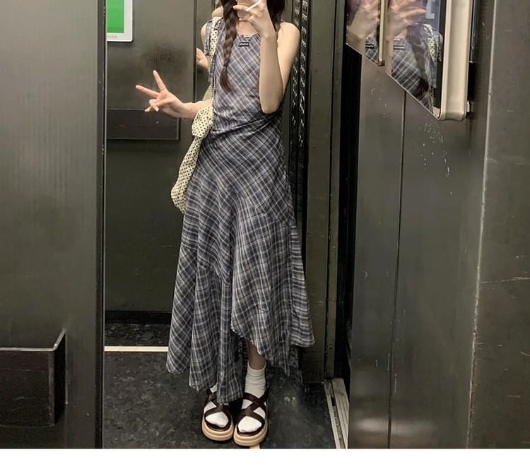 Asymmetric Plaid A-Line Maxi Dress with Sleeveless Round Neck