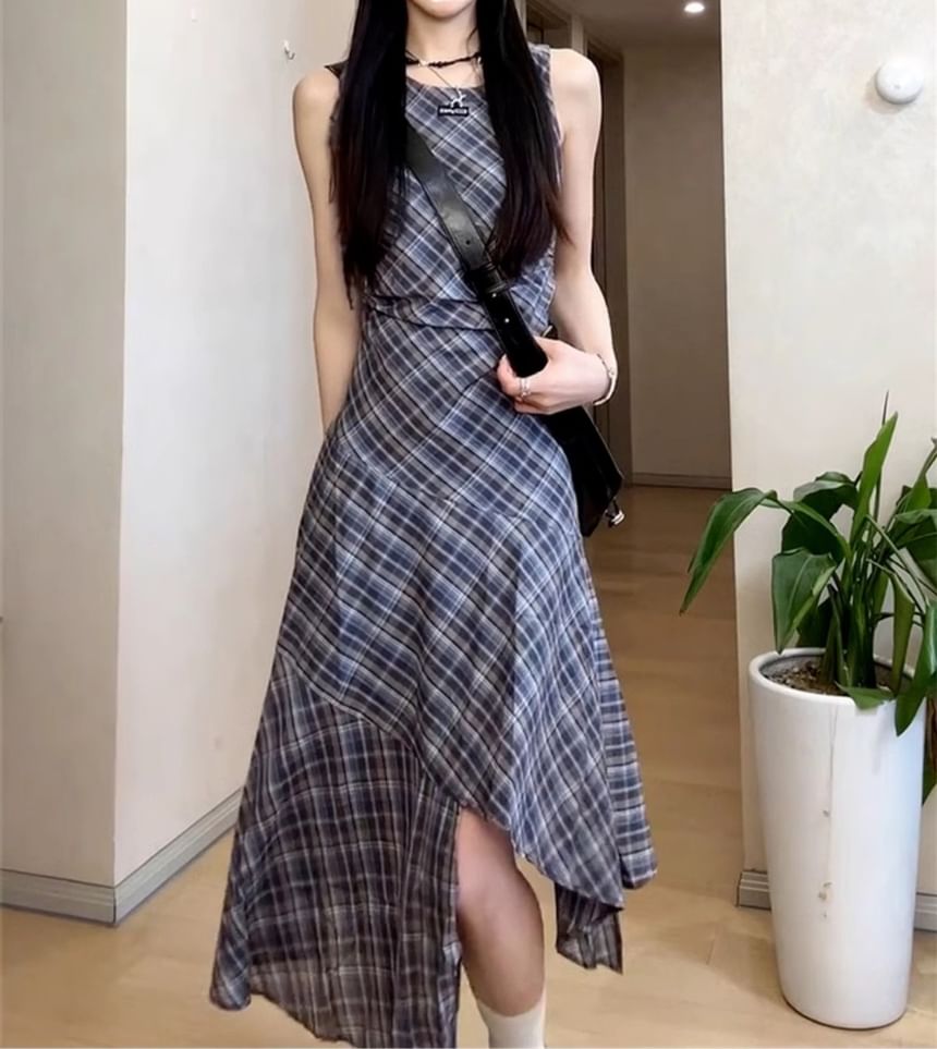 Asymmetric Plaid A-Line Maxi Dress with Sleeveless Round Neck