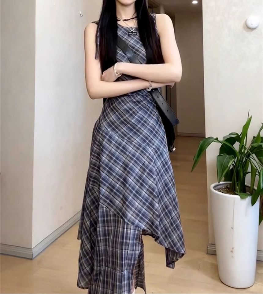 Asymmetric Plaid A-Line Maxi Dress with Sleeveless Round Neck
