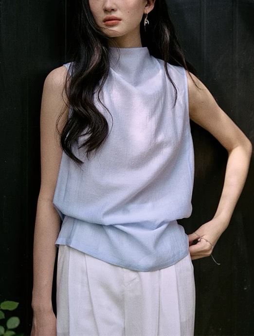 Plain Blouse Neck Sleeveless Mock
