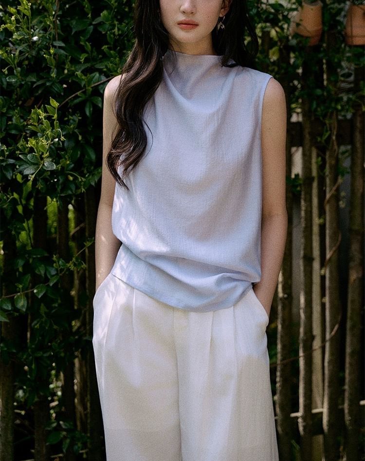 Plain Blouse Neck Sleeveless Mock