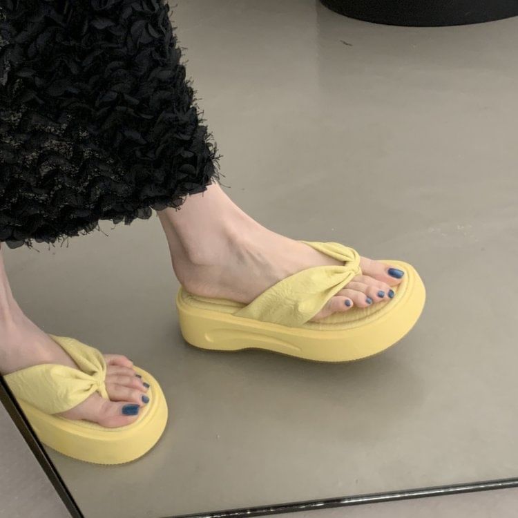 Flip-Flops Ruched Platform