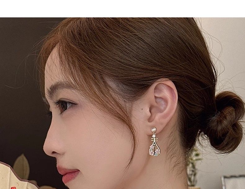 Enamel Pipa Earring Floral Drop
