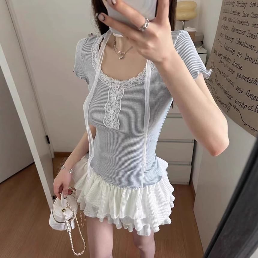 Short-Sleeve U-Neck Lace Trim Plain Top