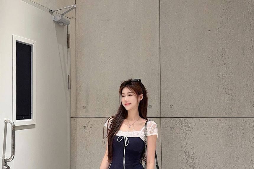 Cap Sleeve Square Neck Lace Panel Crop Top