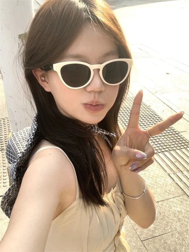 Sunglasses Plain Cat Eye