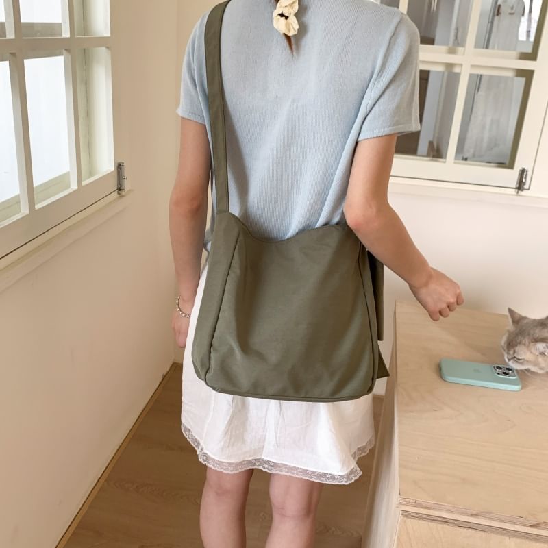 Plain Shoulder Bag With Pouch