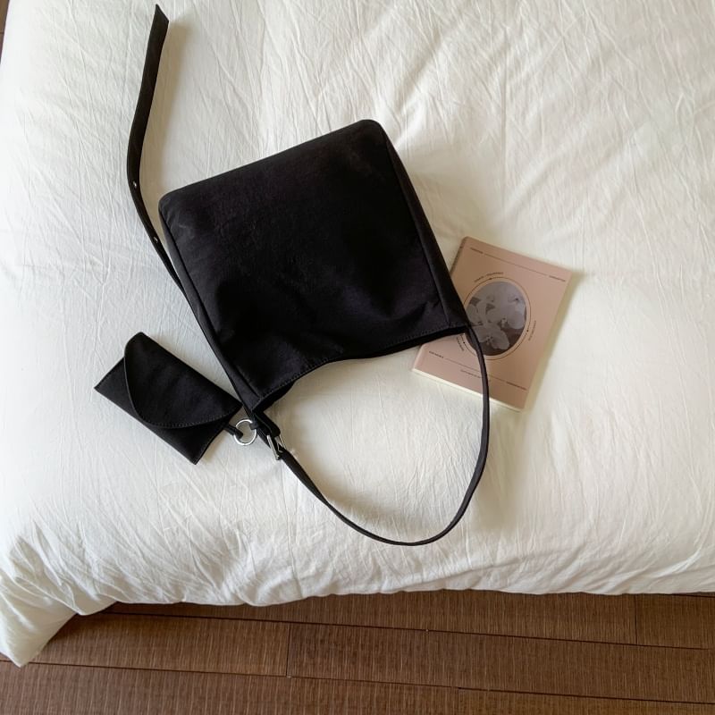 Plain Shoulder Bag With Pouch