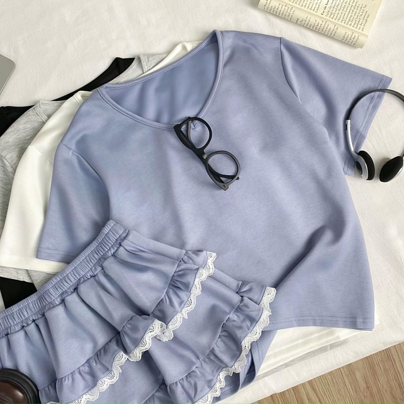 Short-Sleeve V-Neck Slit Tee & Elastic Waist Lace Trim Tiered Mini Skirt