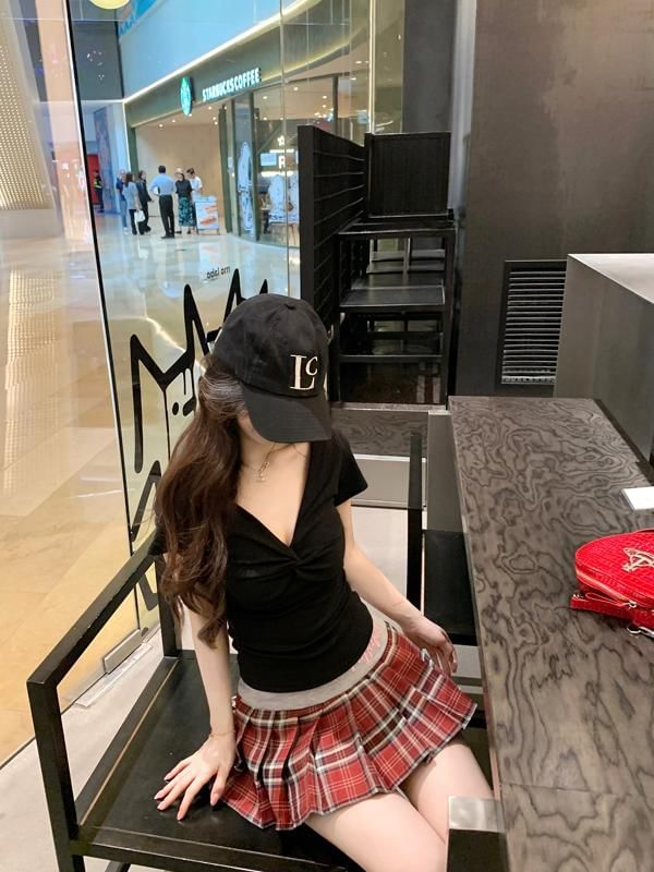 V-Neck Lace Panel Short Sleeve T-Shirt