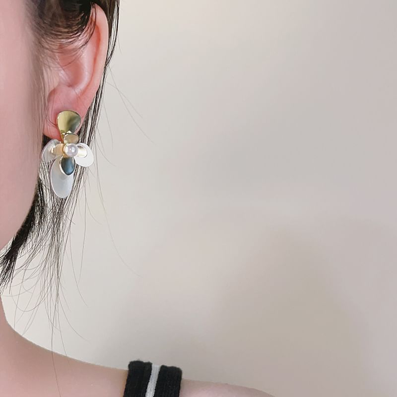 Two Faux Pearl Flower Earring Stud Tone