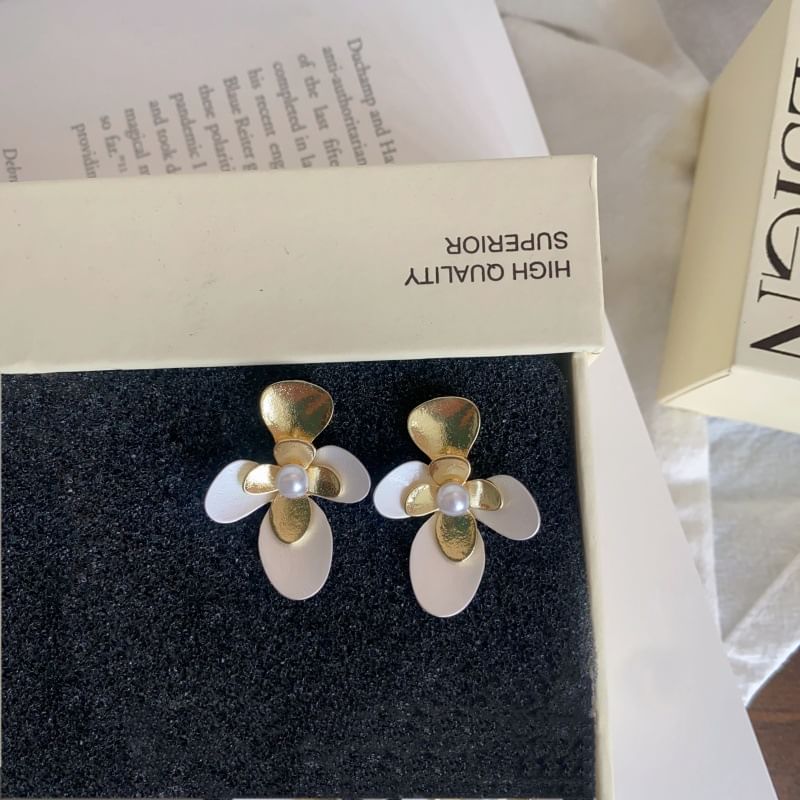 Two Faux Pearl Flower Earring Stud Tone