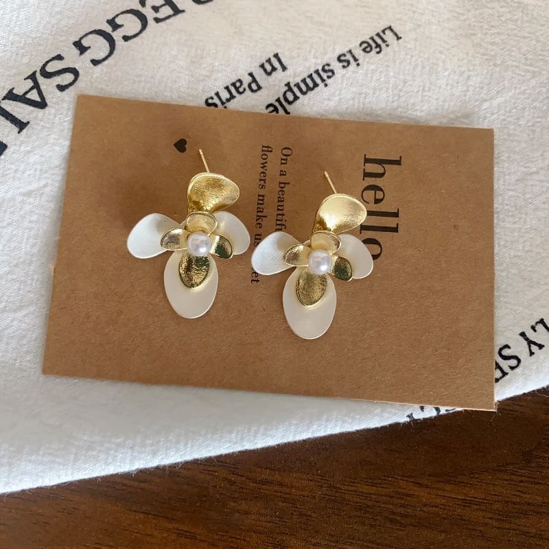 Two Faux Pearl Flower Earring Stud Tone