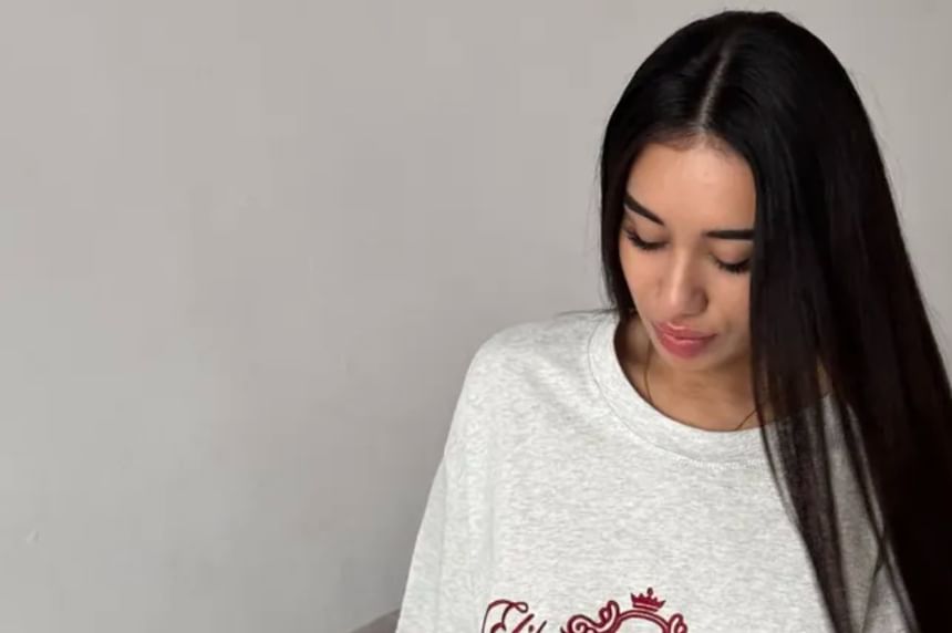 Elbow-Sleeve Neck Lettering Embroidered Tee Crew