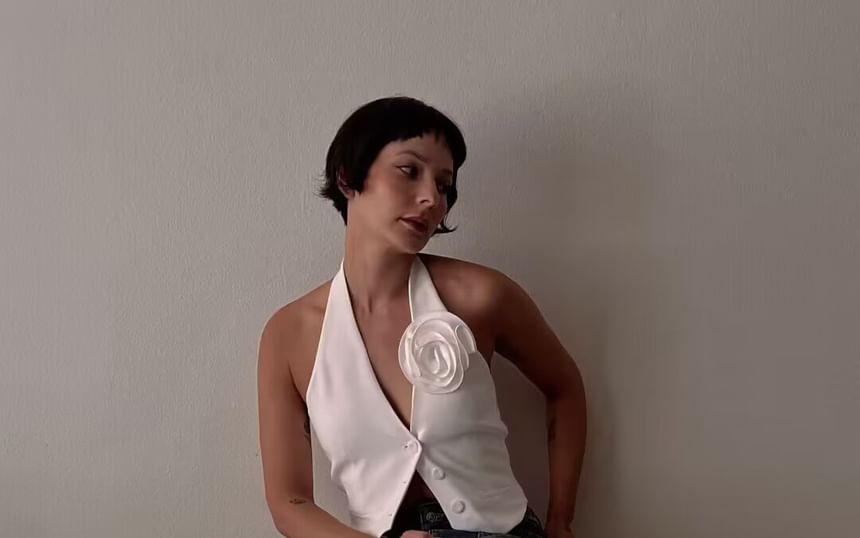 Single-Breasted Plain Flower Halter Back Crop V-Neck Vest Open Accent