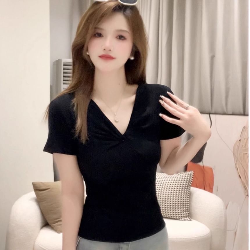 Twist Plain V-Neck Short-Sleeved T-Shirt