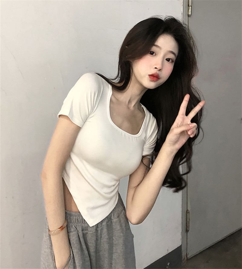 Asymmetric Plain Square-Neck Short-Sleeved Tee