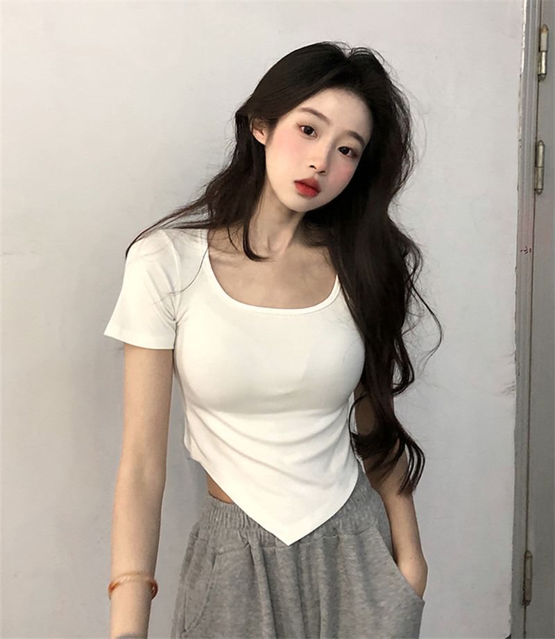 Asymmetric Plain Square-Neck Short-Sleeved Tee