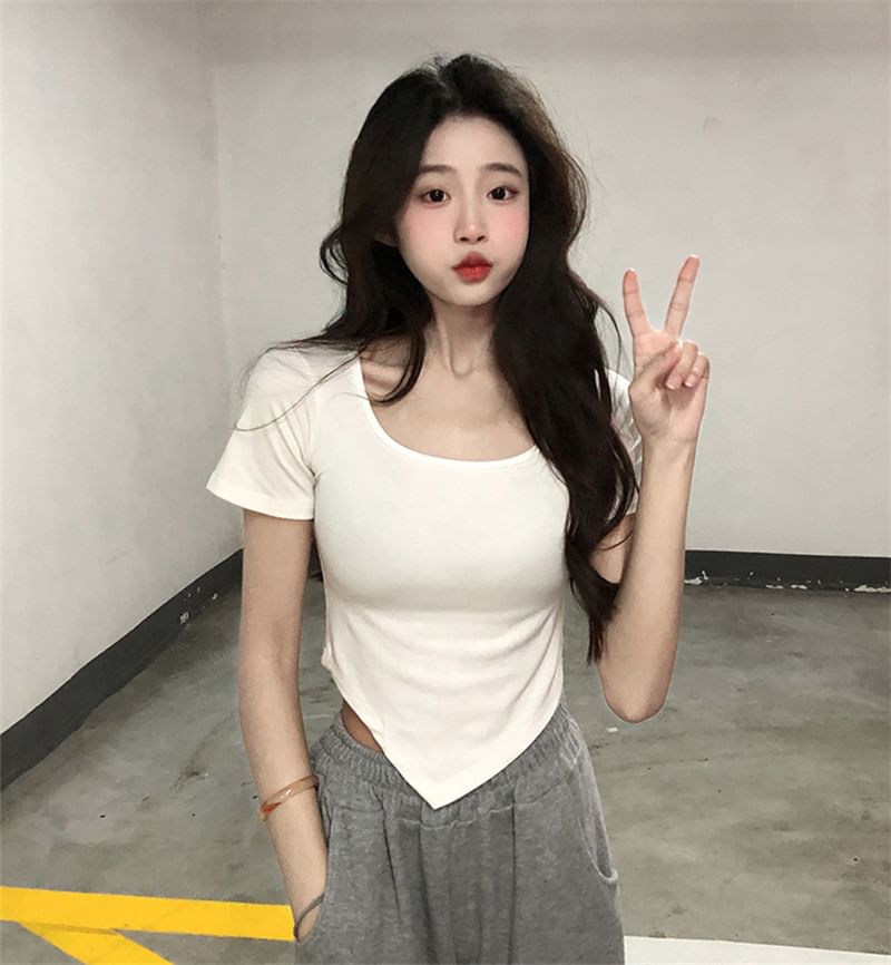Asymmetric Plain Square-Neck Short-Sleeved Tee