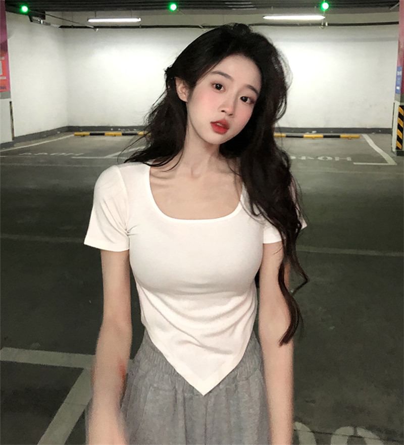 Asymmetric Plain Square-Neck Short-Sleeved Tee