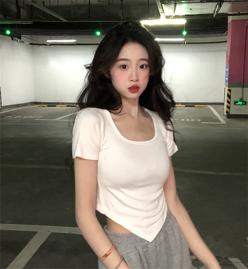 Asymmetric Plain Square-Neck Short-Sleeved Tee