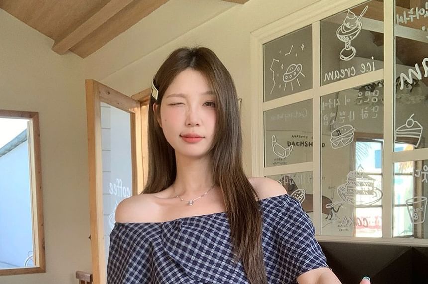 Plaid Off-Shoulder Short-Sleeved Blouse