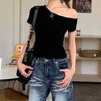 Plain One-Shoulder Short-Sleeved Top
