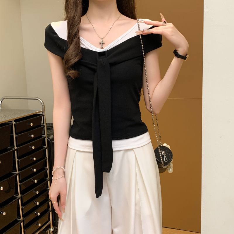 Two-Tone V-Neck Cap-Sleeved Slim Cropped Tee with Tie
