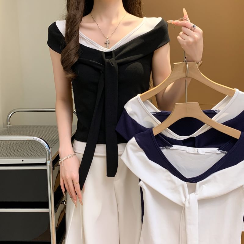 Two-Tone V-Neck Cap-Sleeved Slim Cropped Tee with Tie
