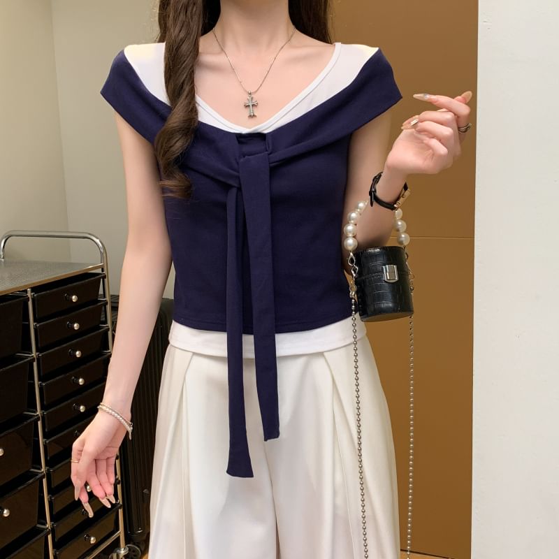Two-Tone V-Neck Cap-Sleeved Slim Cropped Tee with Tie