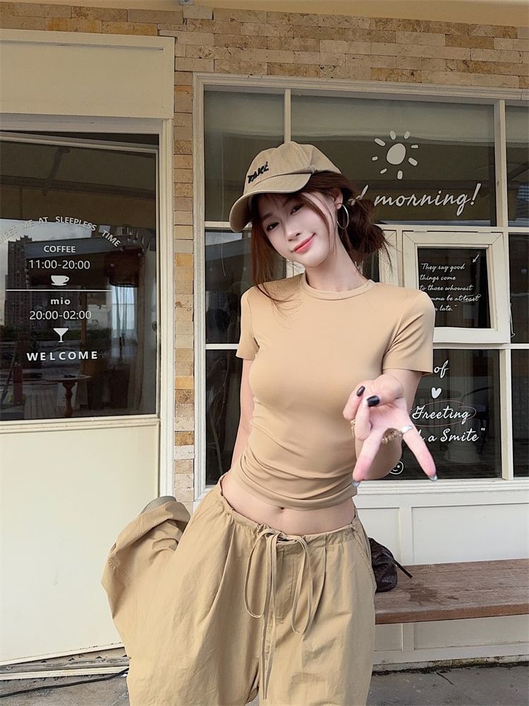 Short-Sleeve Round Neck Plain Slim Fit Crop Tee / Drawstring Waist Baggy Cargo Pants