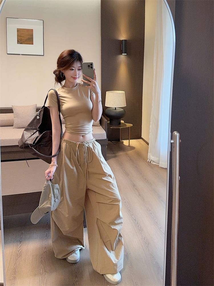 Short-Sleeve Round Neck Plain Slim Fit Crop Tee / Drawstring Waist Baggy Cargo Pants