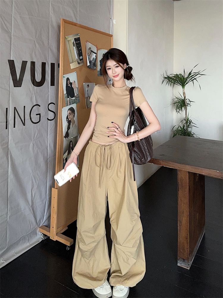 Short-Sleeve Round Neck Plain Slim Fit Crop Tee / Drawstring Waist Baggy Cargo Pants