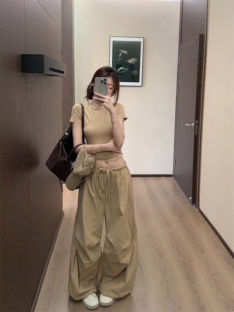 Short-Sleeve Round Neck Plain Slim Fit Crop Tee / Drawstring Waist Baggy Cargo Pants
