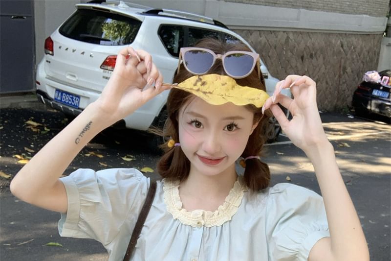 Lace-Trimmed Buttoned Puff-Sleeved Crewneck Cropped Blouse