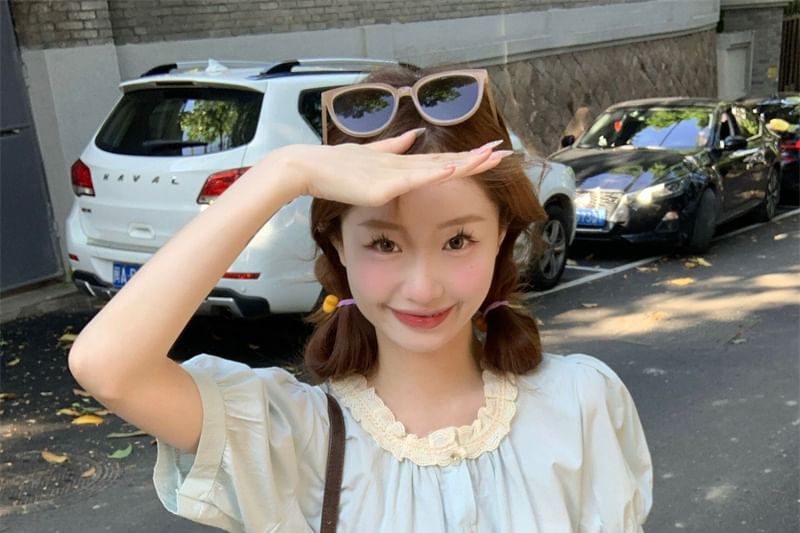 Lace-Trimmed Buttoned Puff-Sleeved Crewneck Cropped Blouse