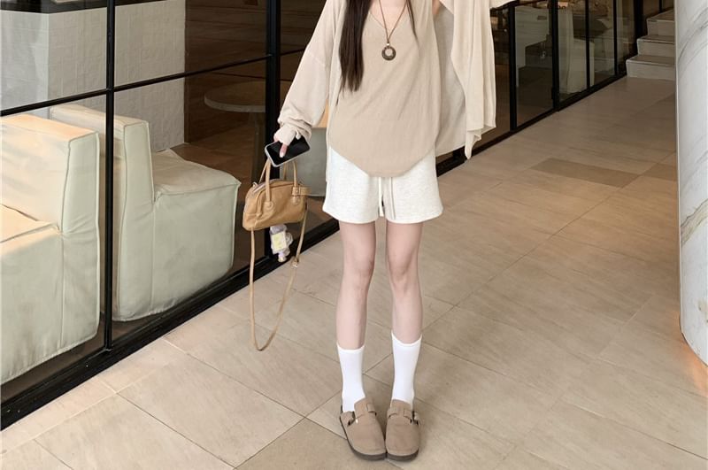 Plain Relaxed Long-Sleeved Cardigan / V-Neck Cami / Wide-Leg Shorts
