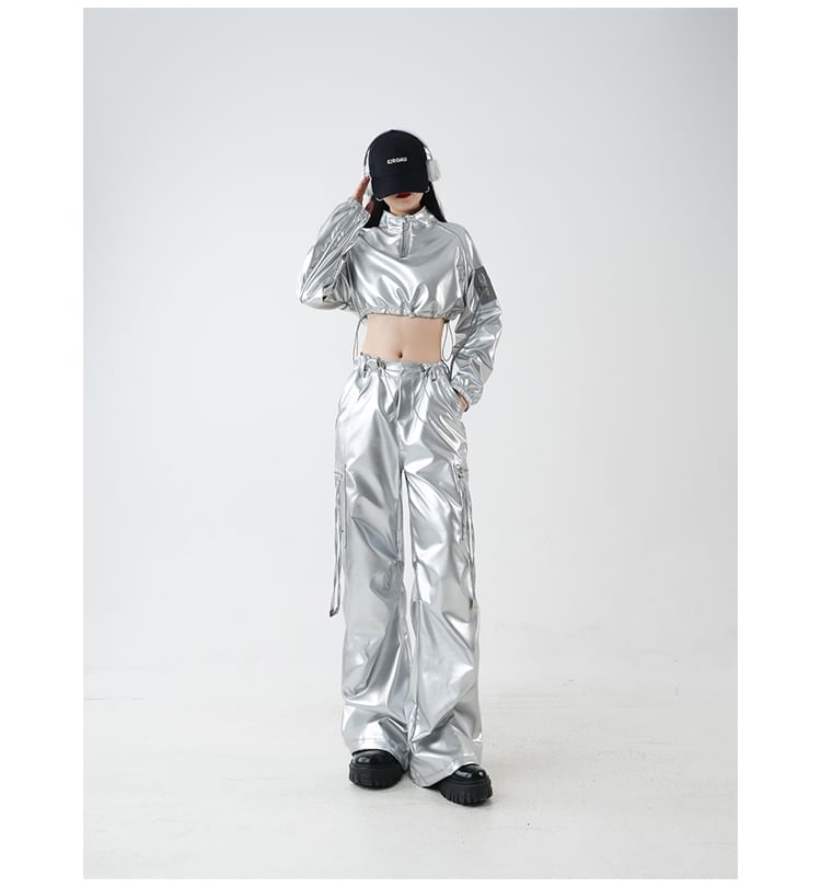 Stand Collar Metallic Half-Zip Crop Sweatshirt / Drawstring Waist Baggy Cargo Pants