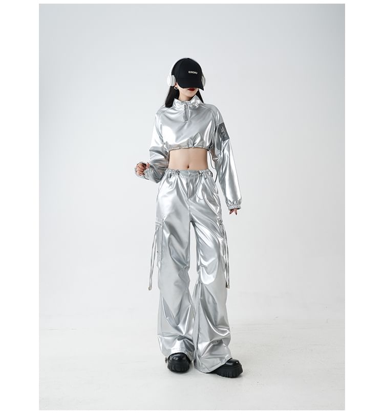 Stand Collar Metallic Half-Zip Crop Sweatshirt / Drawstring Waist Baggy Cargo Pants