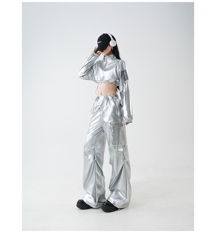 Stand Collar Metallic Half-Zip Crop Sweatshirt / Drawstring Waist Baggy Cargo Pants