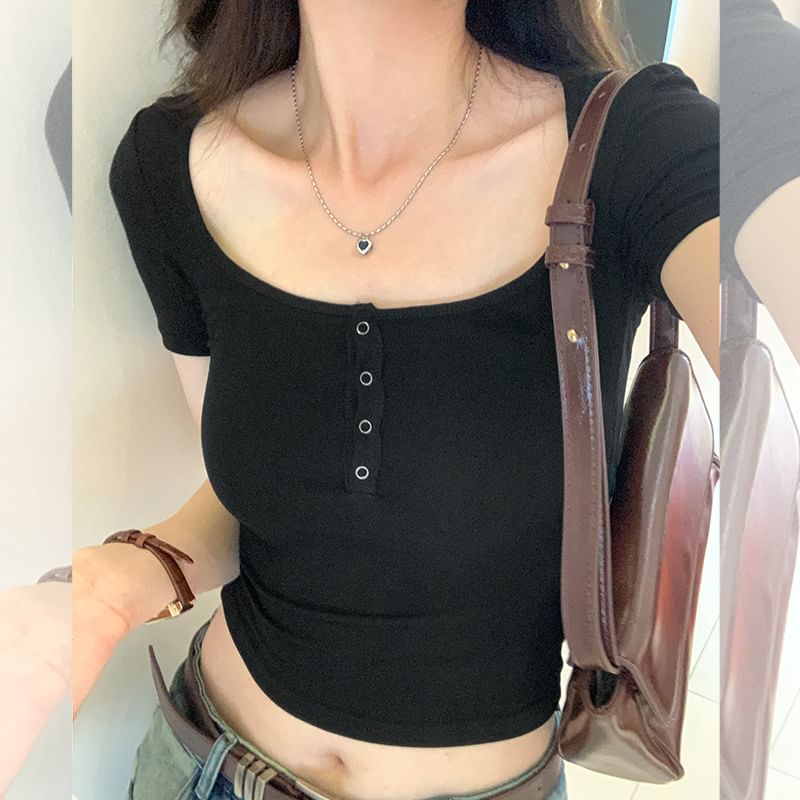 Scoop Short-Sleeve Plain Neck Top Henley Crop