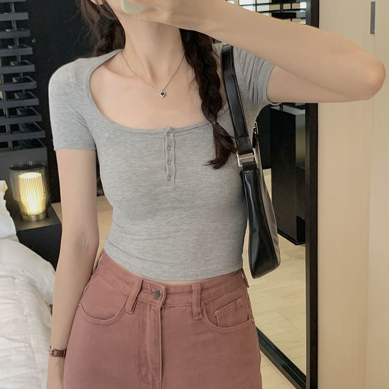 Scoop Short-Sleeve Plain Neck Top Henley Crop
