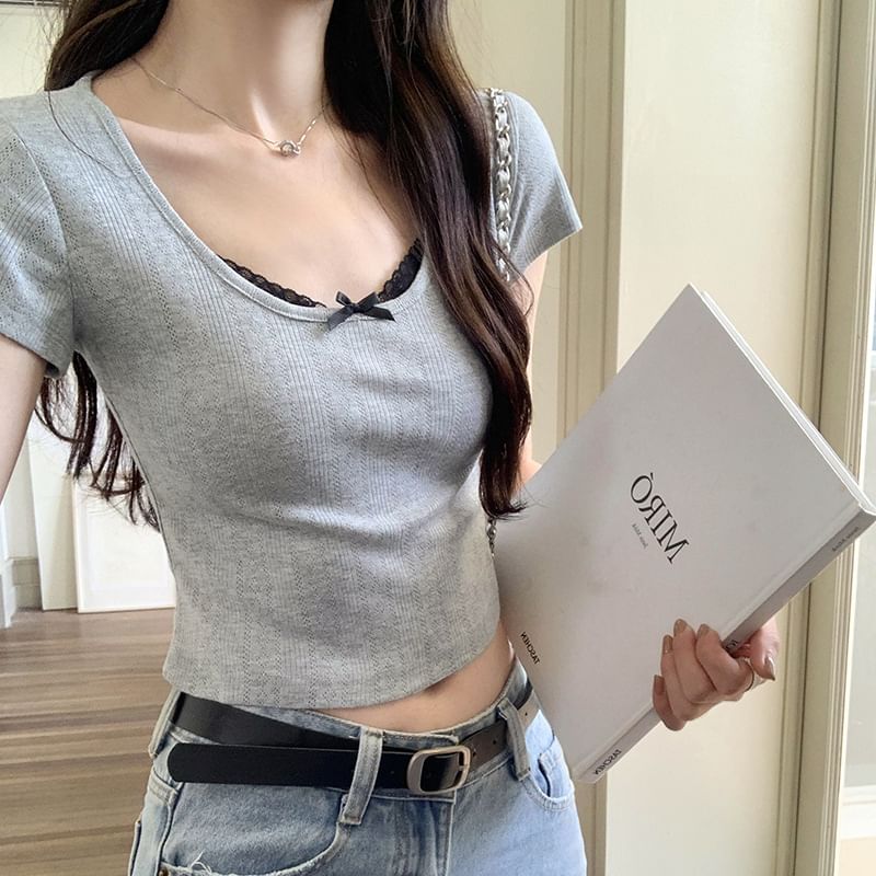 Trim Short Scoop Sleeve Neck Lace Crop Top